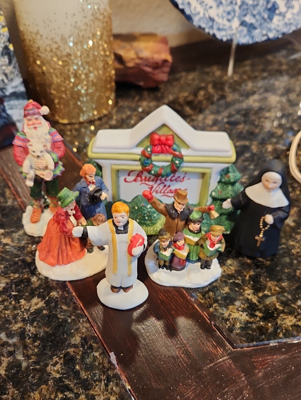 Holiday Village People Figurine Set Of 6 - Multi-Color